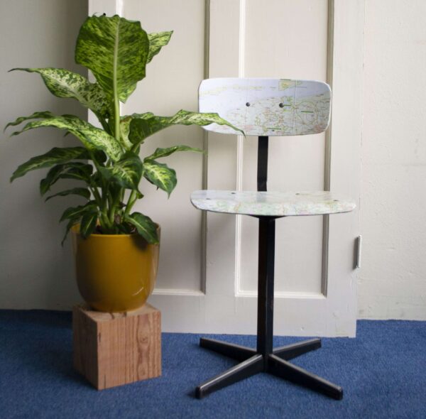 Landkaart school stoel upcycled