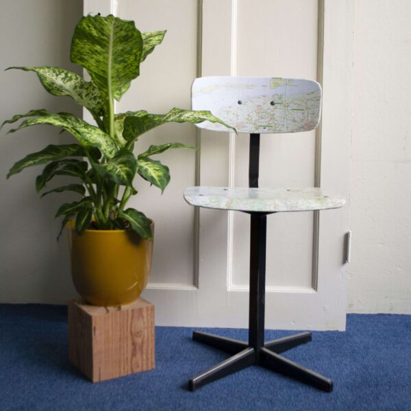 Landkaart school stoel upcycled