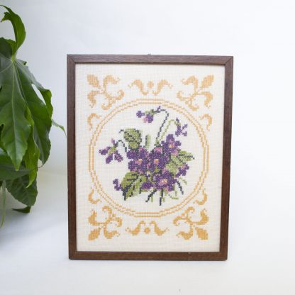 Vintage borduurwerk viooltjes