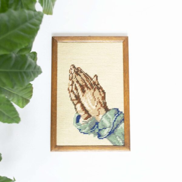 Vintage borduurwerk biddende handen