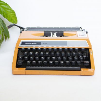 Vintage typemachine Silver Reed oranje