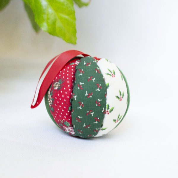 Vintage kerstbal stof rood/groen