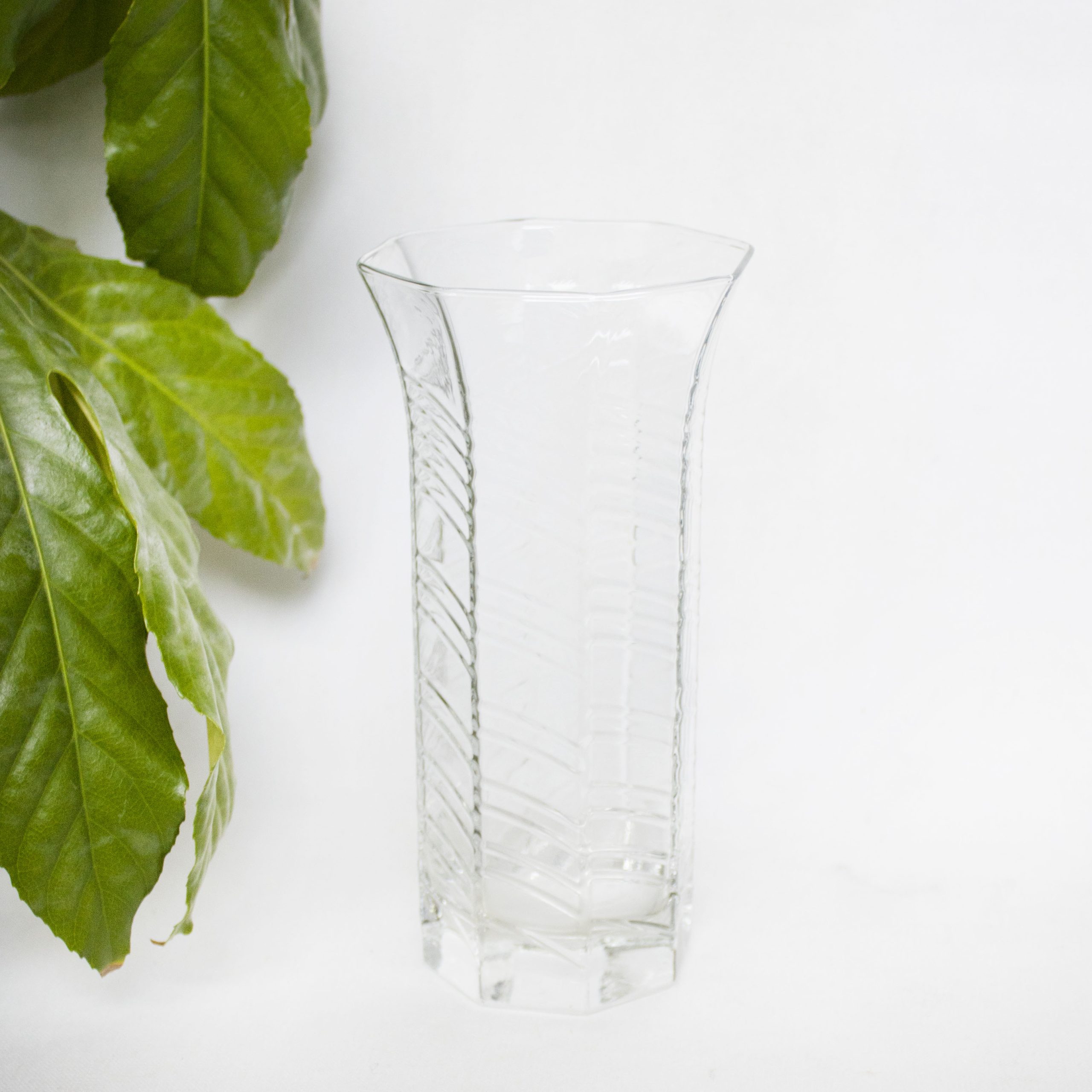 gemakkelijk Het kantoor Oplossen Vintage glazen vaas lijnen - End of April - End of April