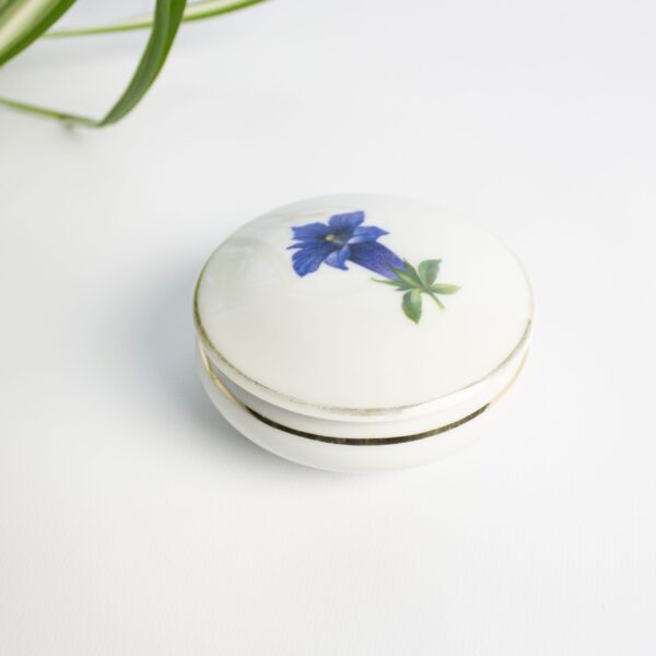 Vintage opbergdoosje wit bloem