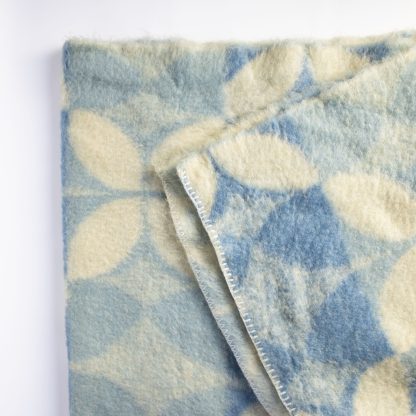 Vintage wollen deken lichtblauw
