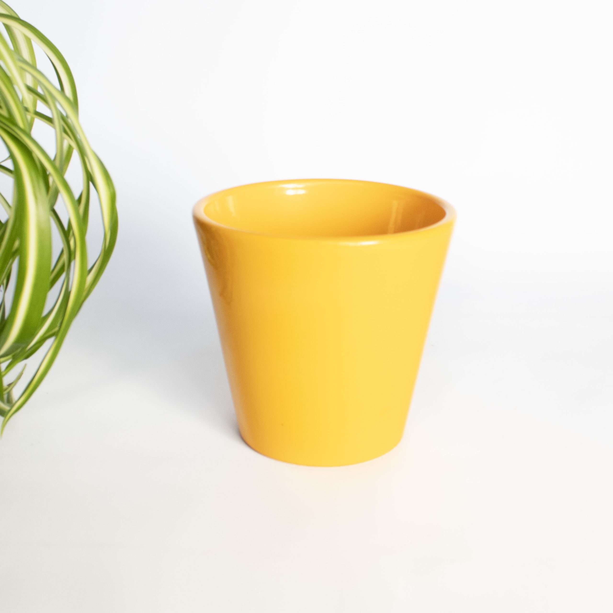 Vintage bloempot geel