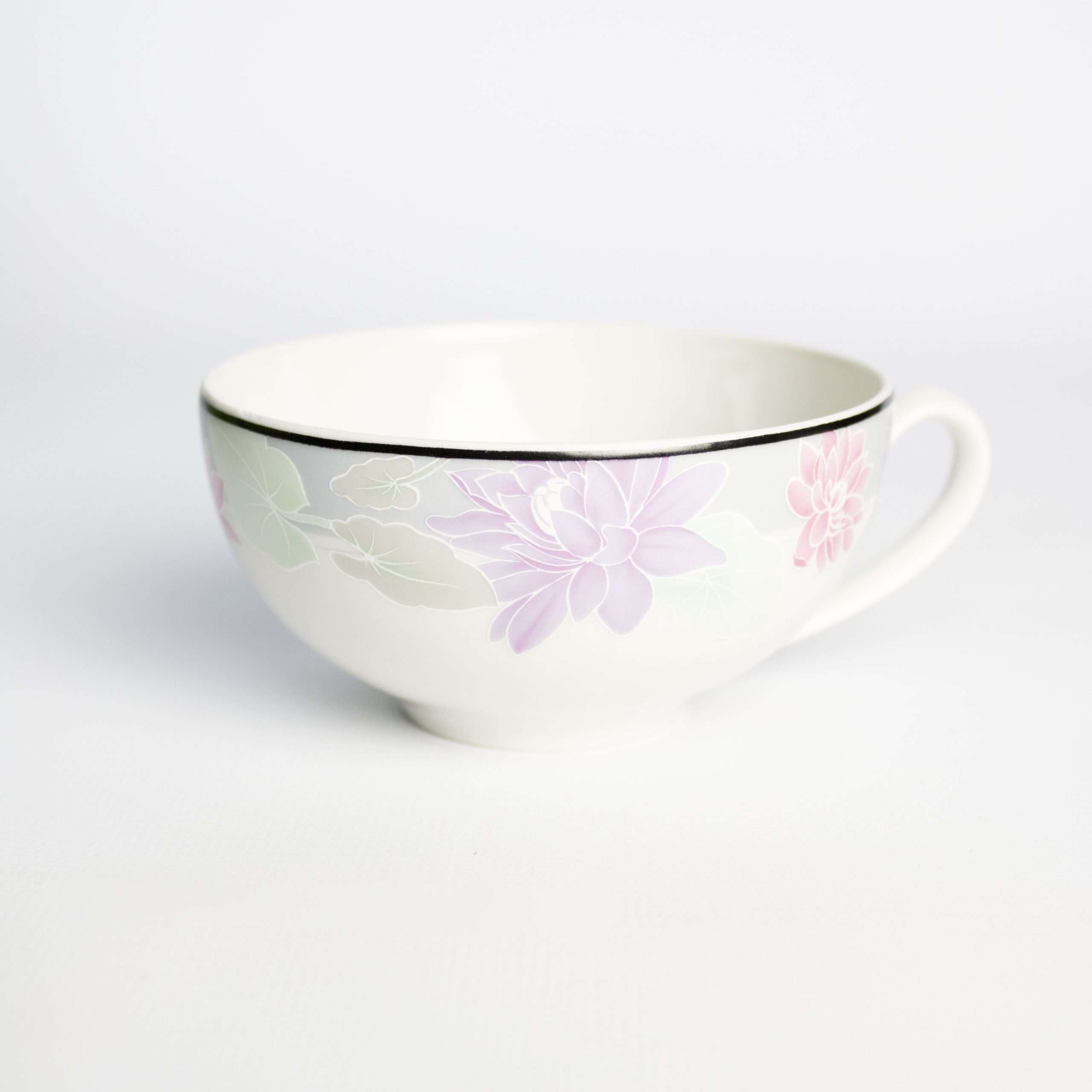 Vintage kop en schotel bloemen