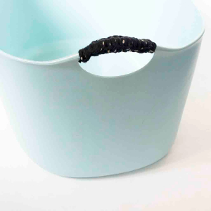 Hengsel stuk. Hengsel verstevigd en afgewerkt met restdraad in macramé.